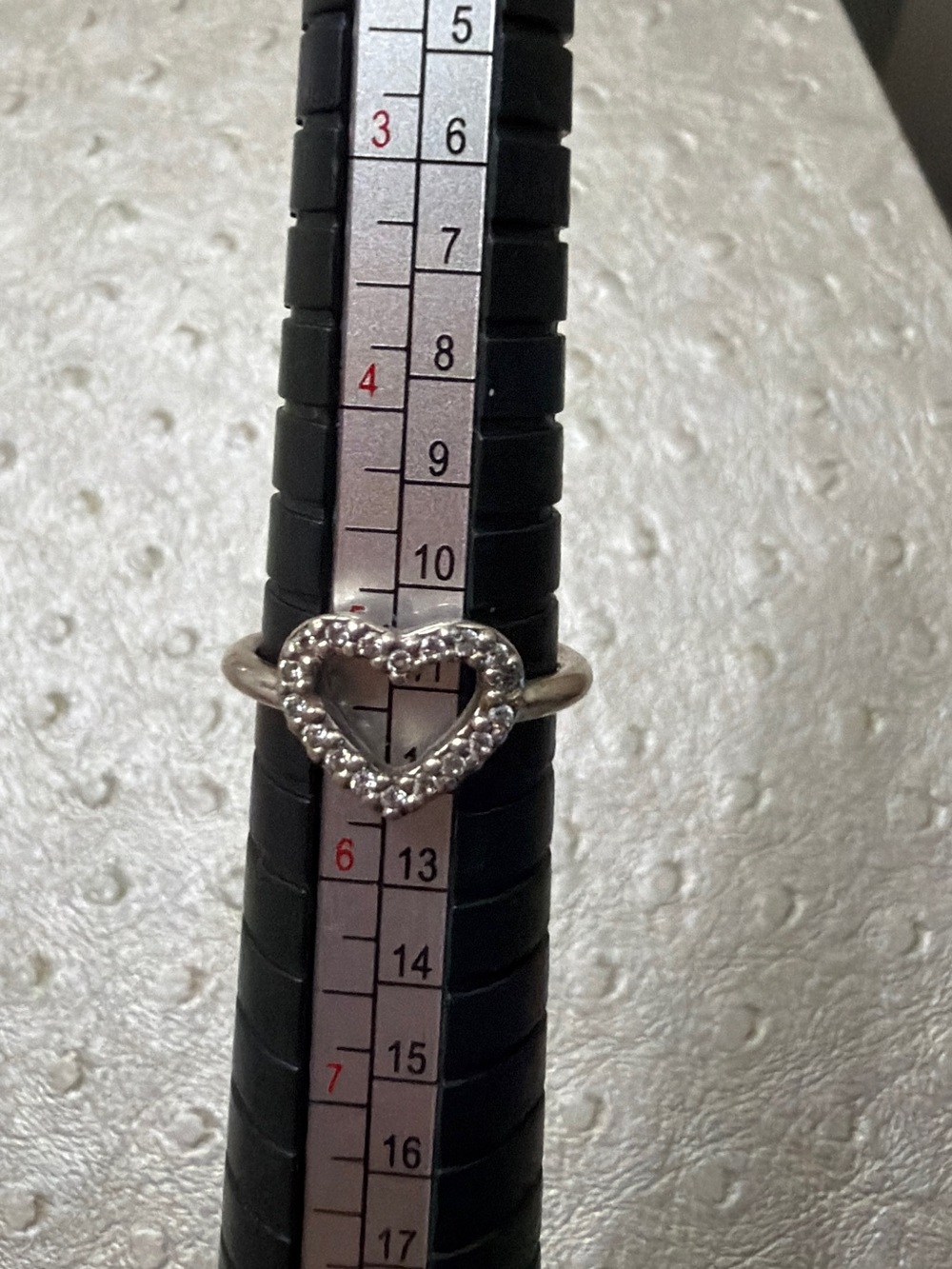 EUC - Pandora Be My Valentine heart ring size 50 (5 1/4) DISCONTINUED